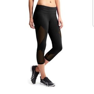 Athleta Black Mesh Sonar Capri Leggings Small